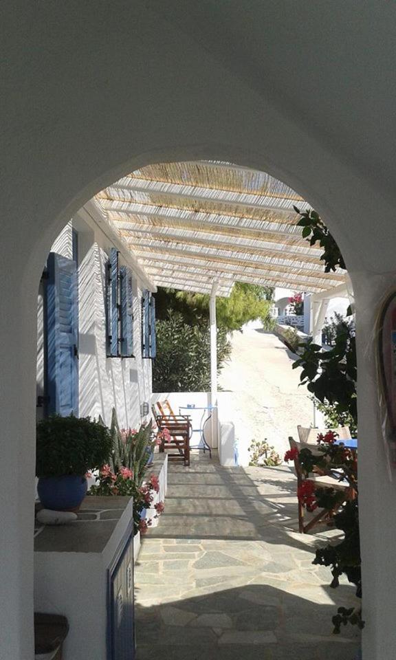 Artemis Rooms Folégandros Esterno foto